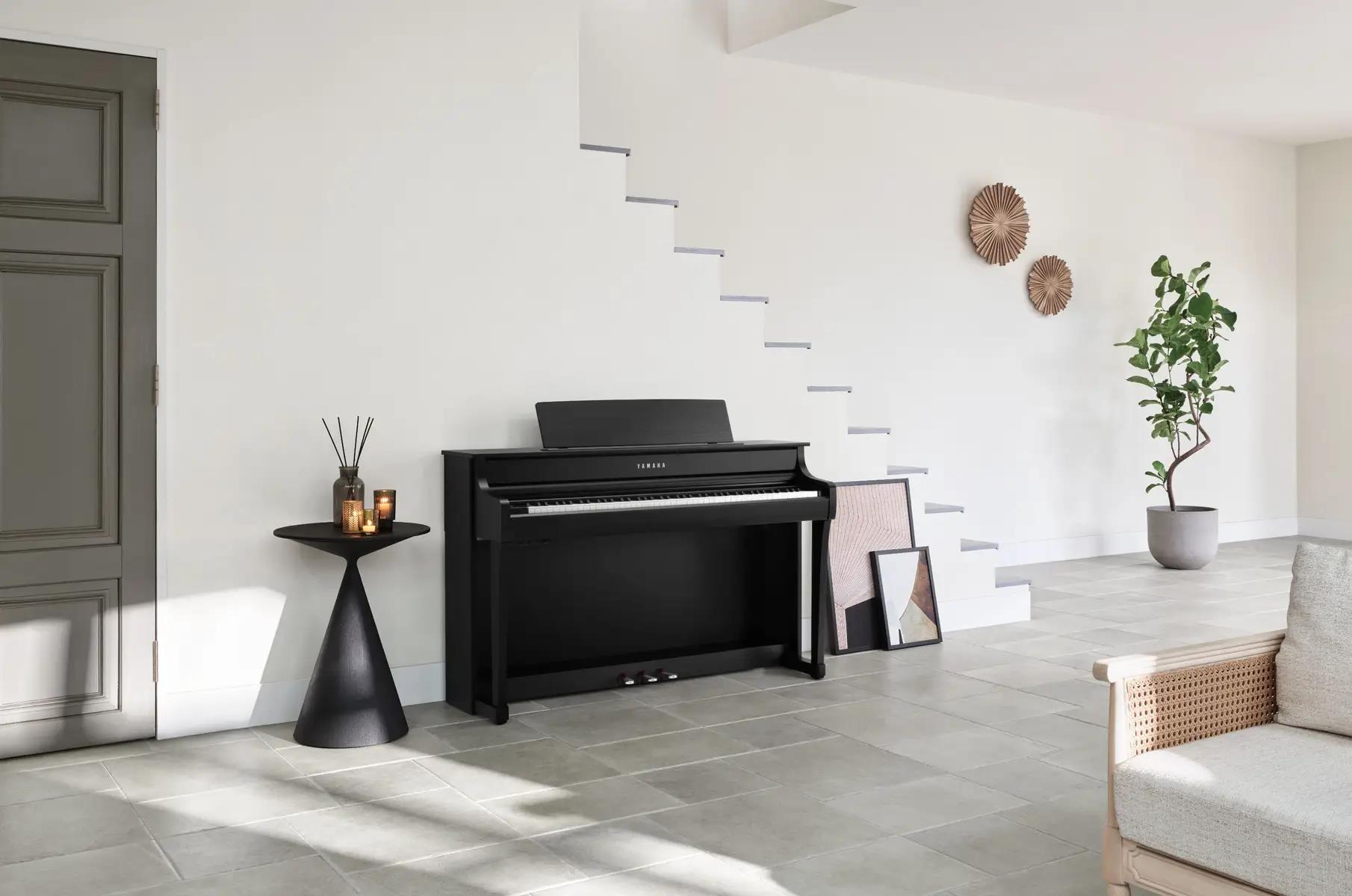 Yamaha Clavinova CLP845PE Dijital Piyano (Parlak Siyah)