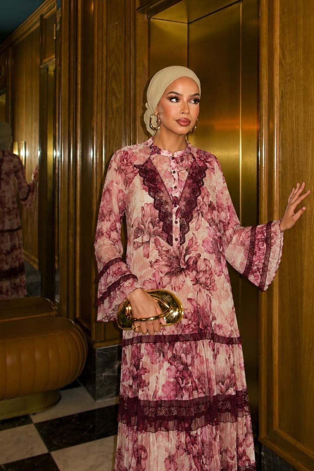 Pembe Desenli Dantel Detaylı İçlikli Elbise