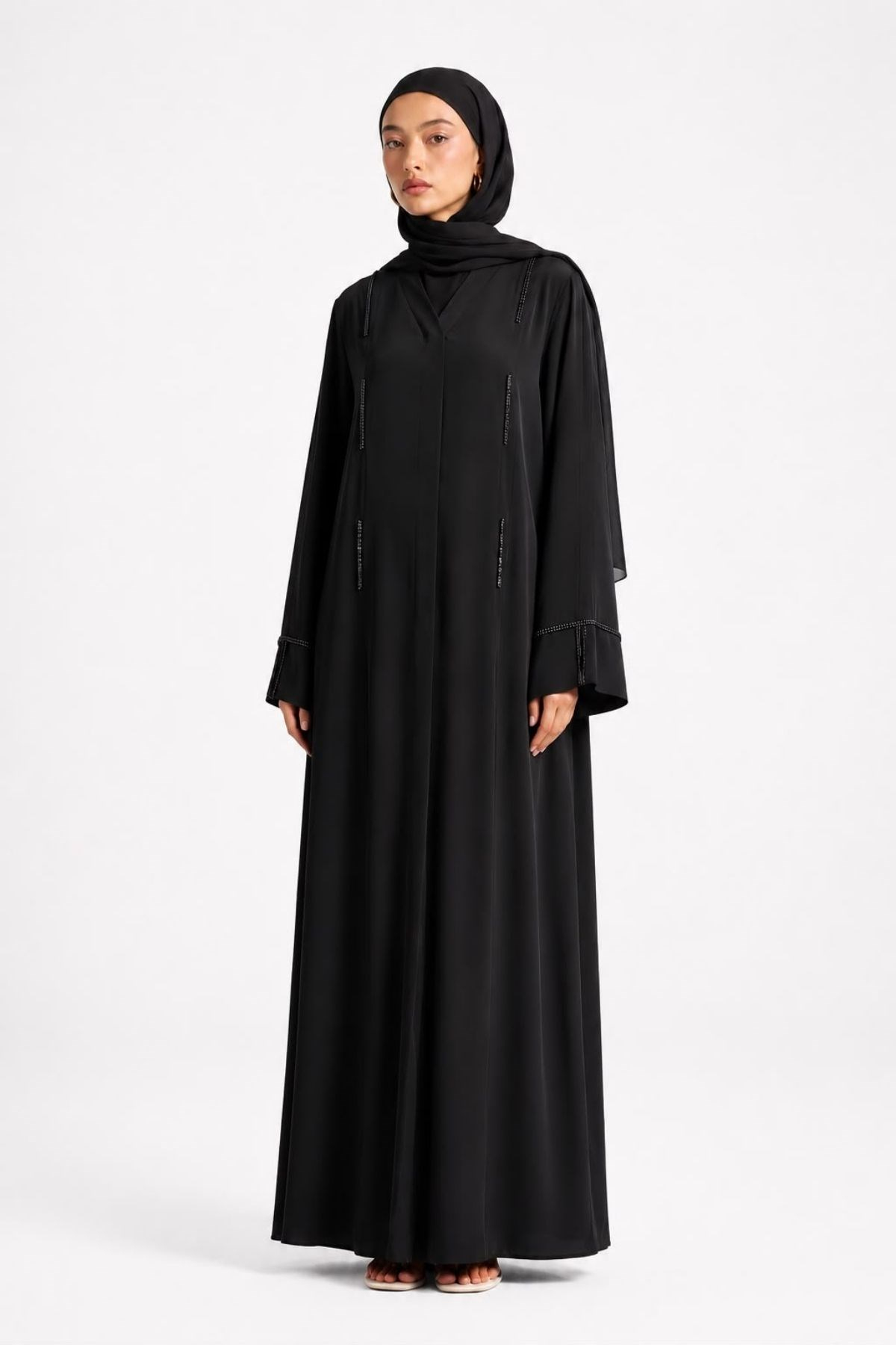 Siyah Dubai İpeği Minimal Taş Detaylı Abaya