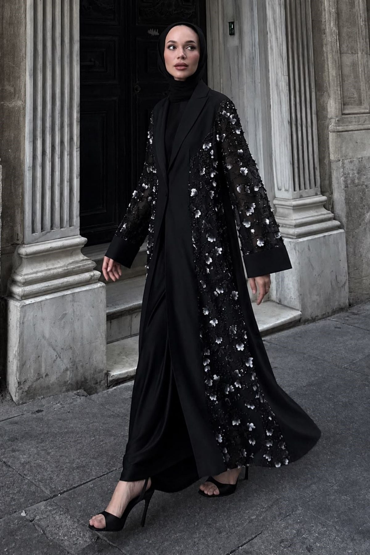 3 Boyutlu Çiçek İşlemeli Şal Yaka Abaya