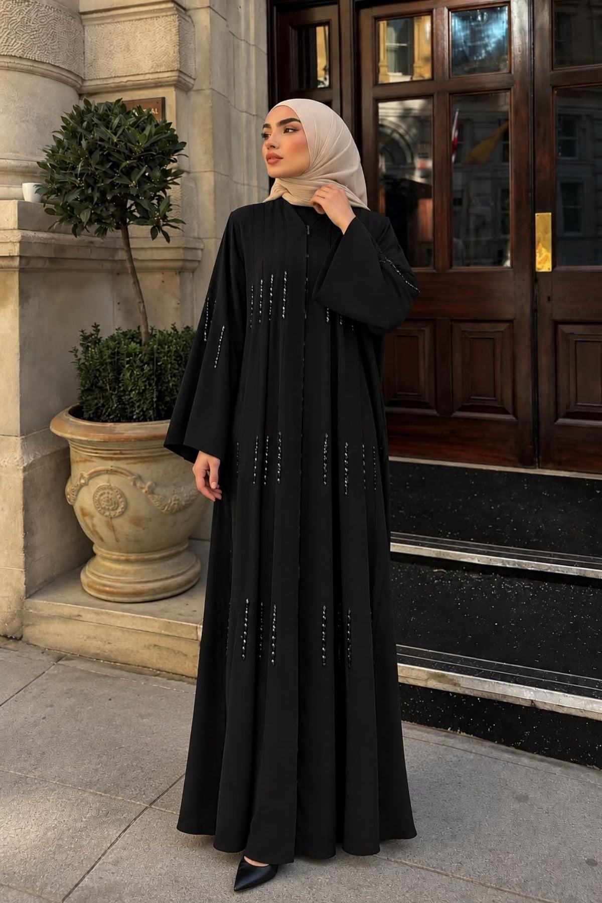 Dubai İpeği İnce Taş İşlemeli Siyah Abaya