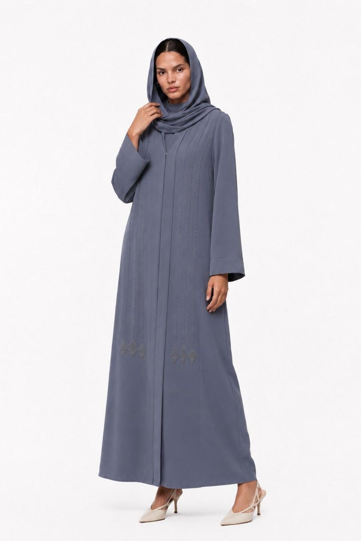 Dubai İpeği Nakış Detaylı Abaya