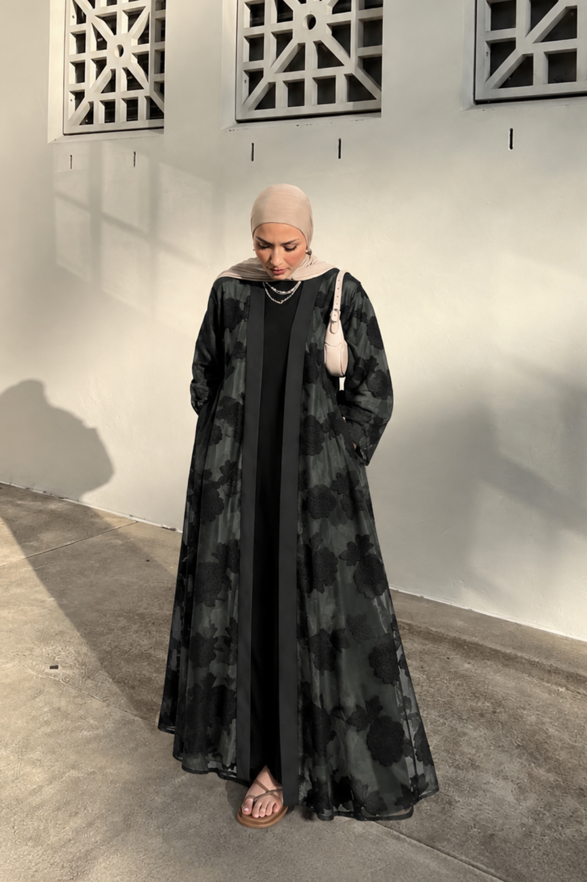 Haki Çiçek Desenli Tül Abaya