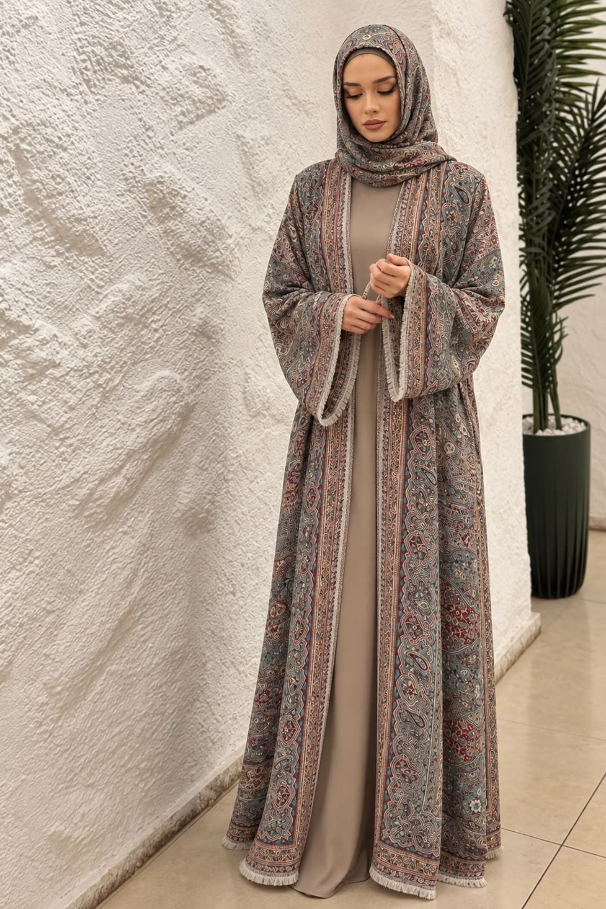 İnce Taş İşlemeli Çok Renkli Abaya
