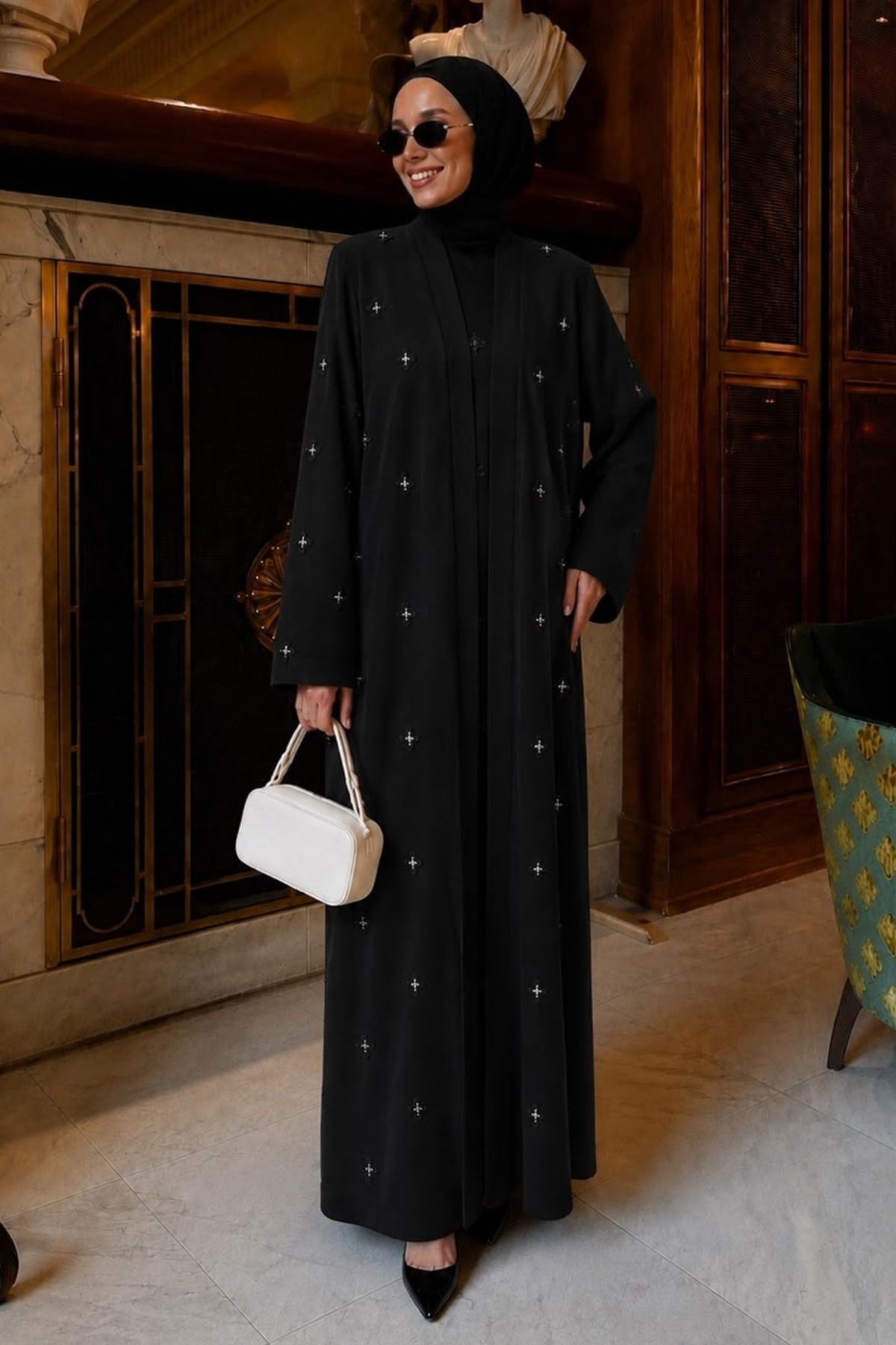 İnci Ve Taş İşlemeli Abaya – Siyah