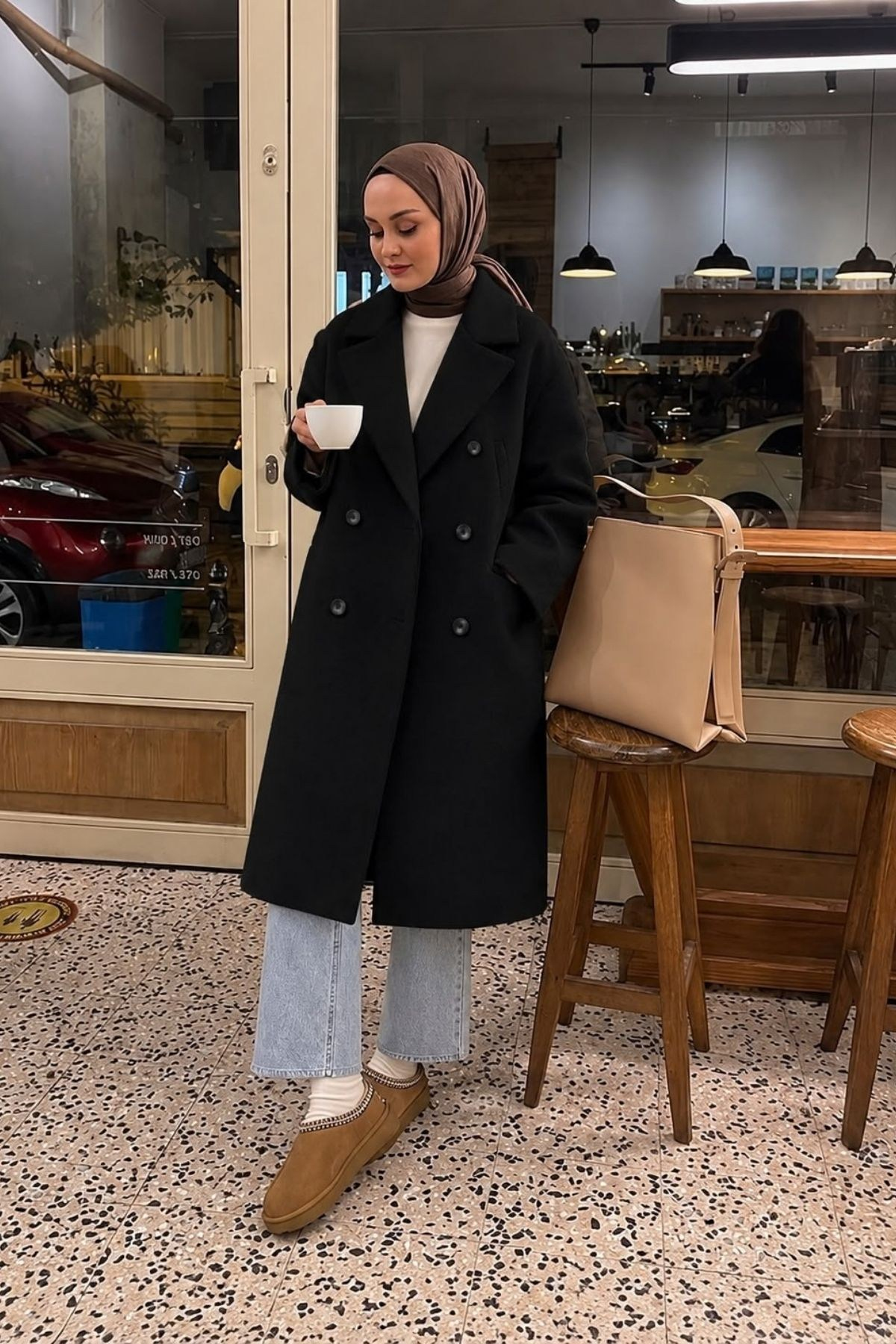 Kaşe Düğmeli Siyah Kaban