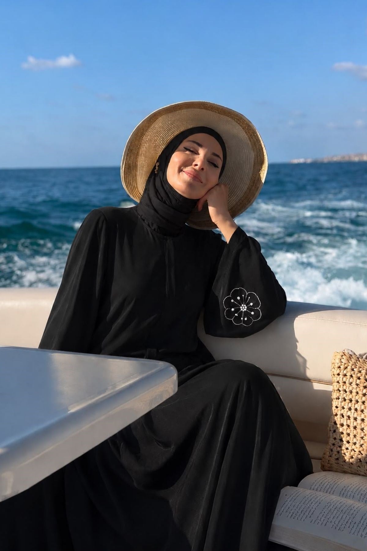 Lale Nakışlı Ferace