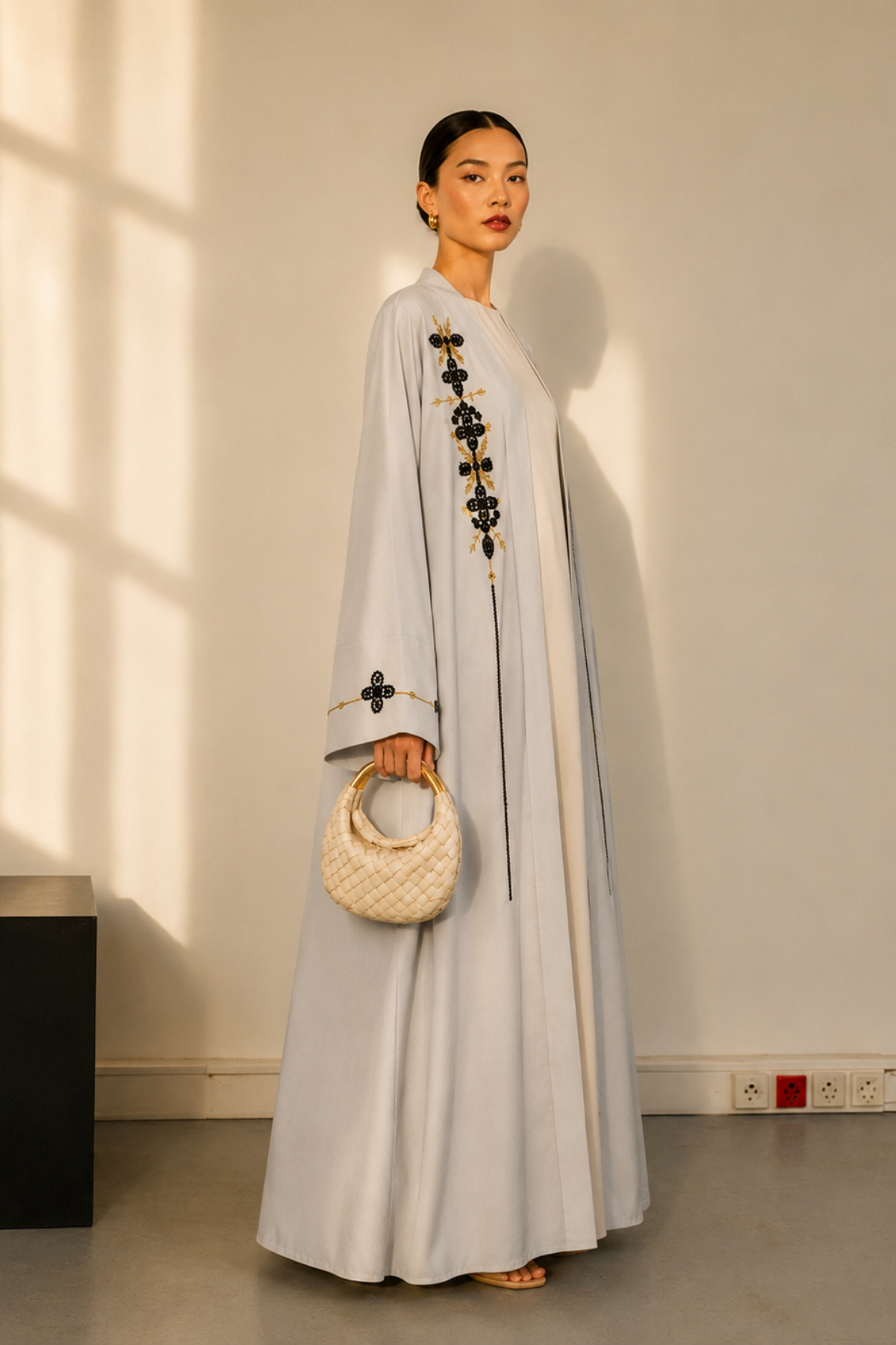 Özel Gold Nakışlı Ekru Abaya
