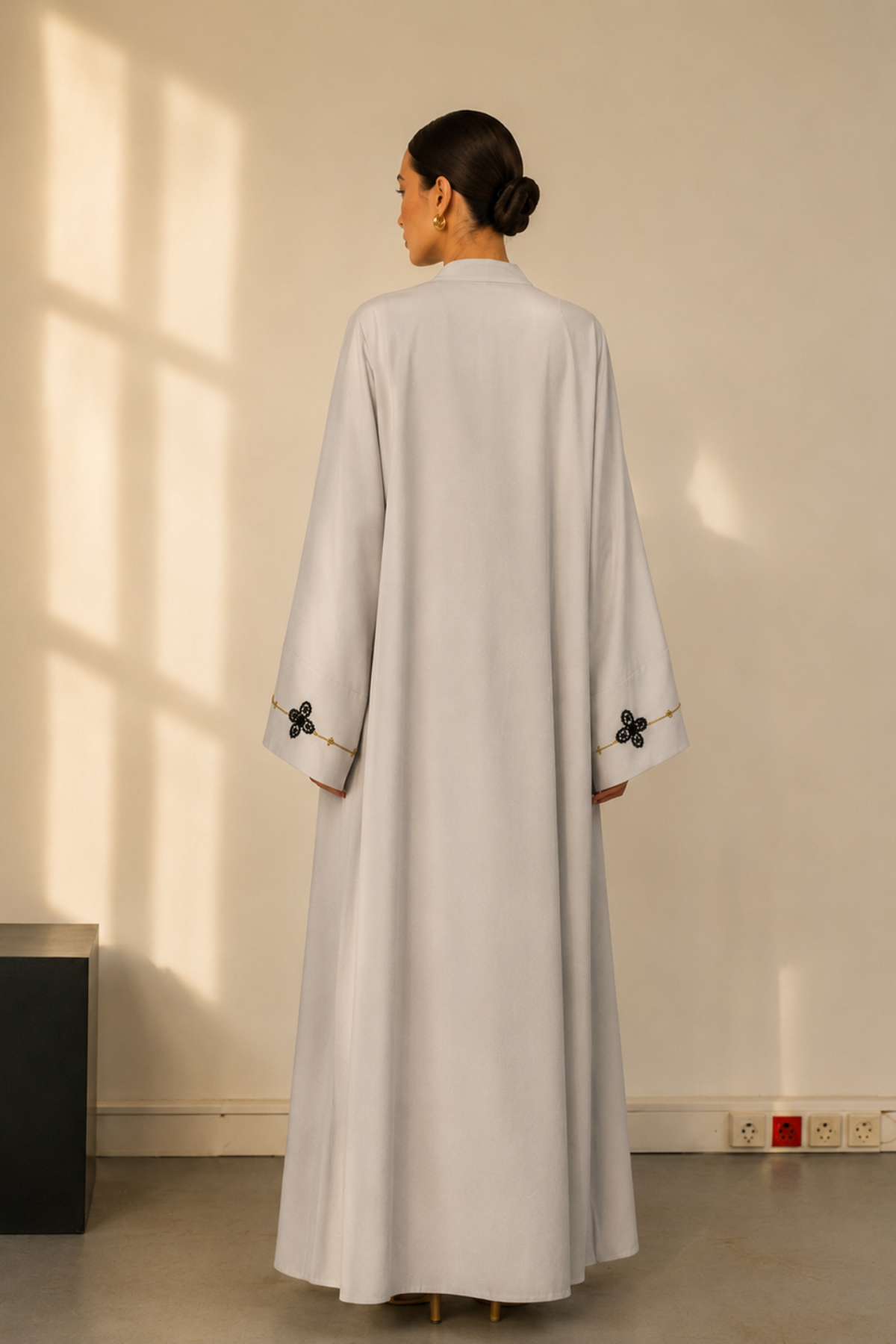 Özel Gold Nakışlı Ekru Abaya
