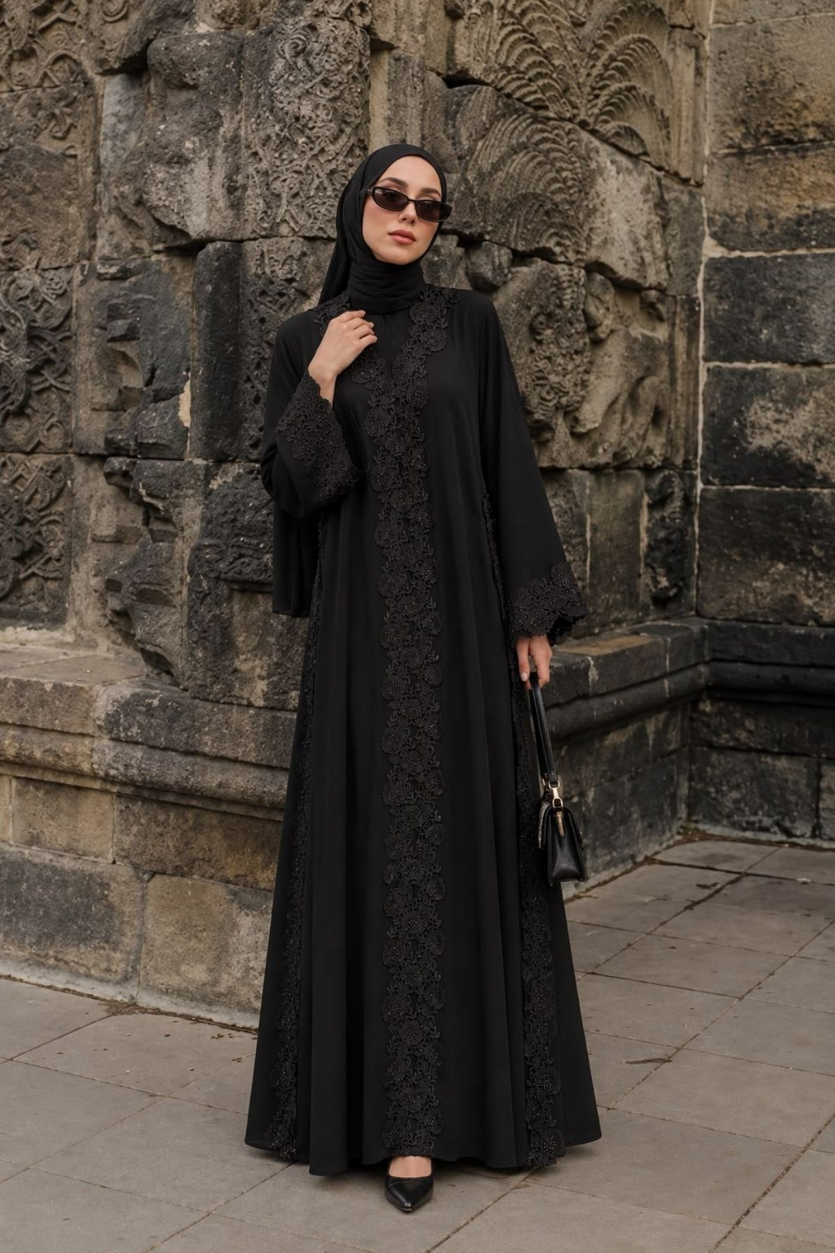 Özel Tasarım Dubai İpeği El İşlemeli İnce Dantel Taşlı Siyah Abaya 