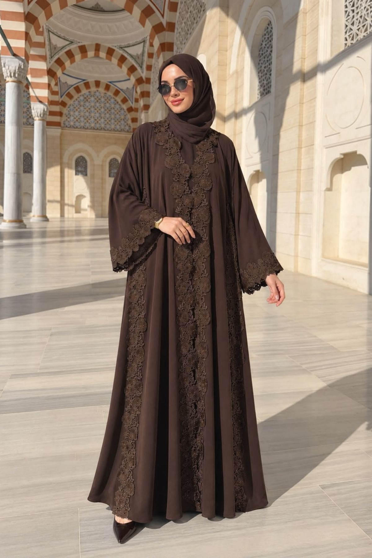 Özel Tasarım Dubai İpeği El İşlemeli İnce Dantel Taşlı Kahverengi Abaya 