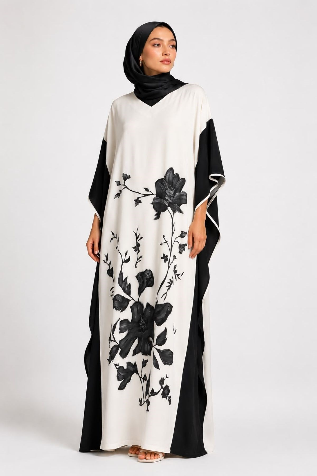 Siyah Beyaz Çiçek Desenli Oversize Abaya