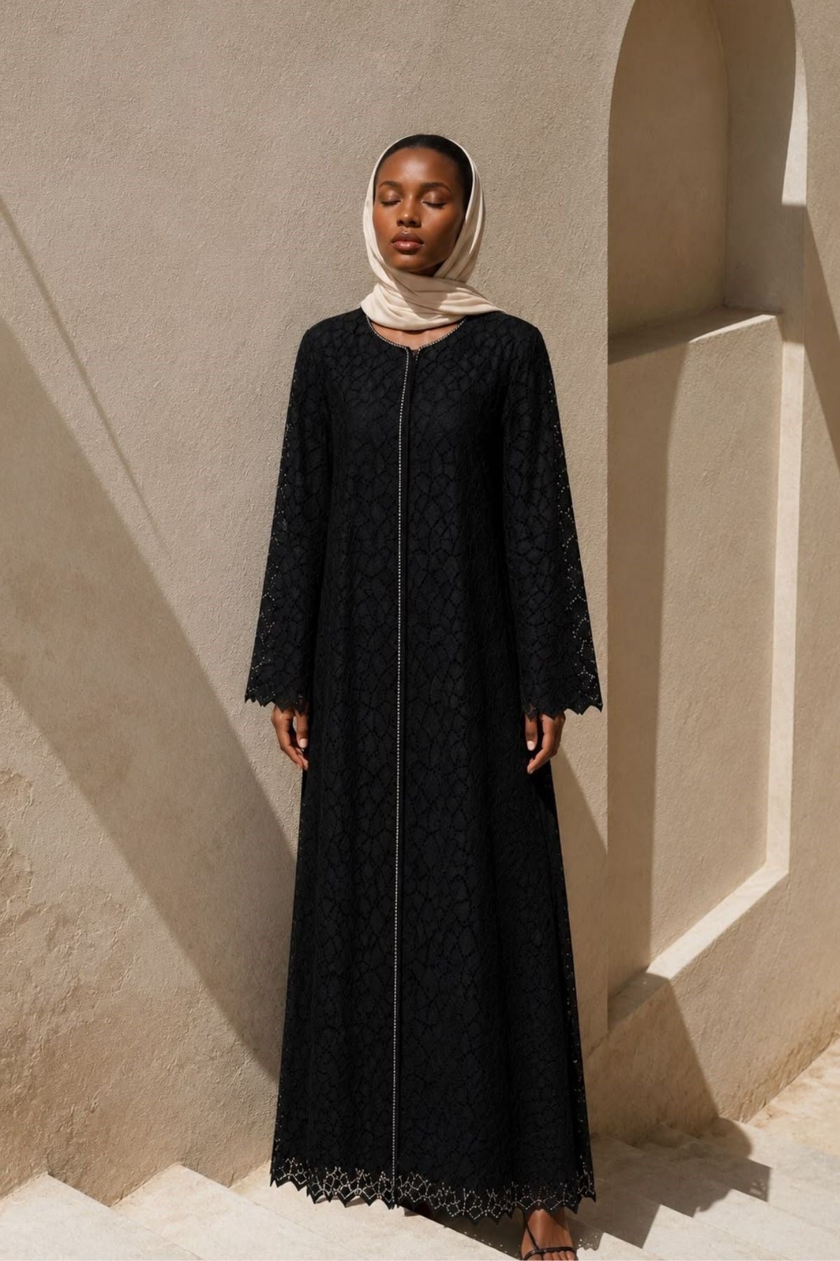 Siyah Dantel İşlemeli Abaya Takımı