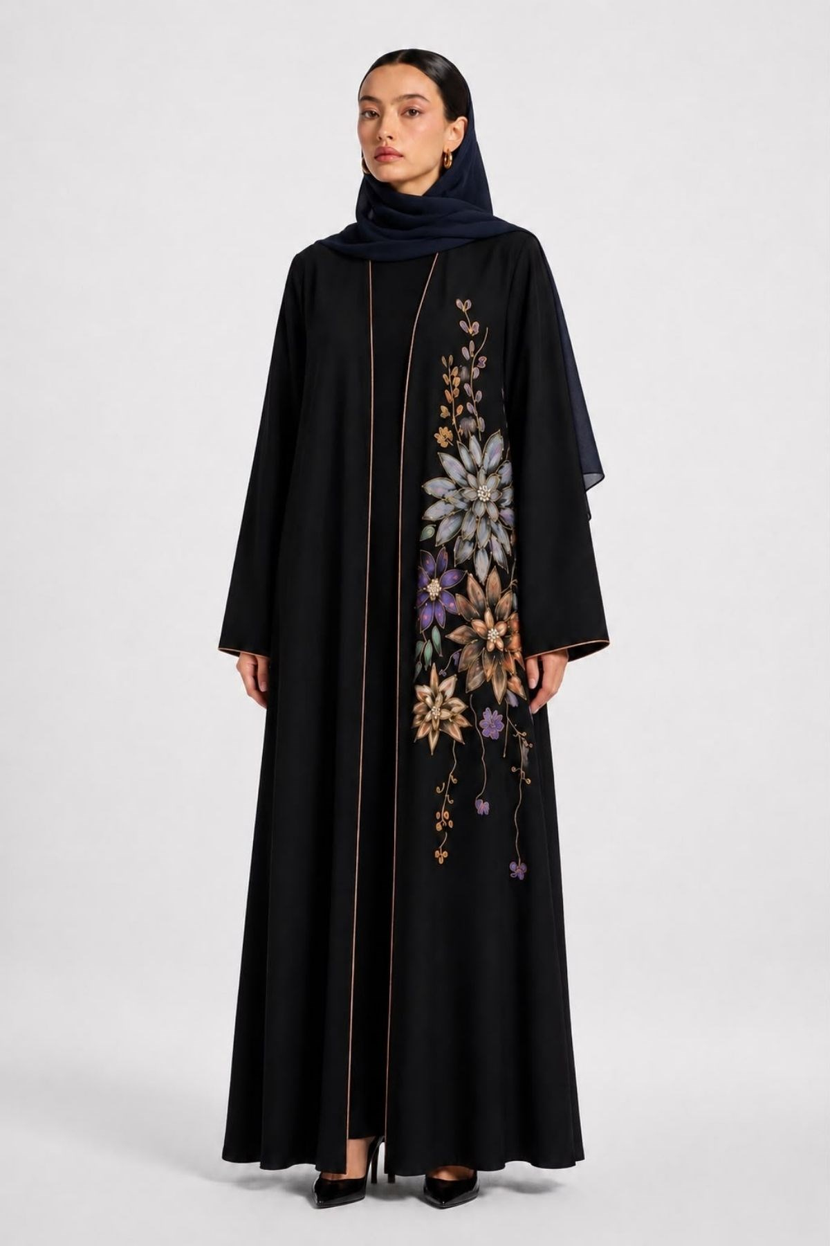 Siyah Gold Nakış Detaylı Abaya