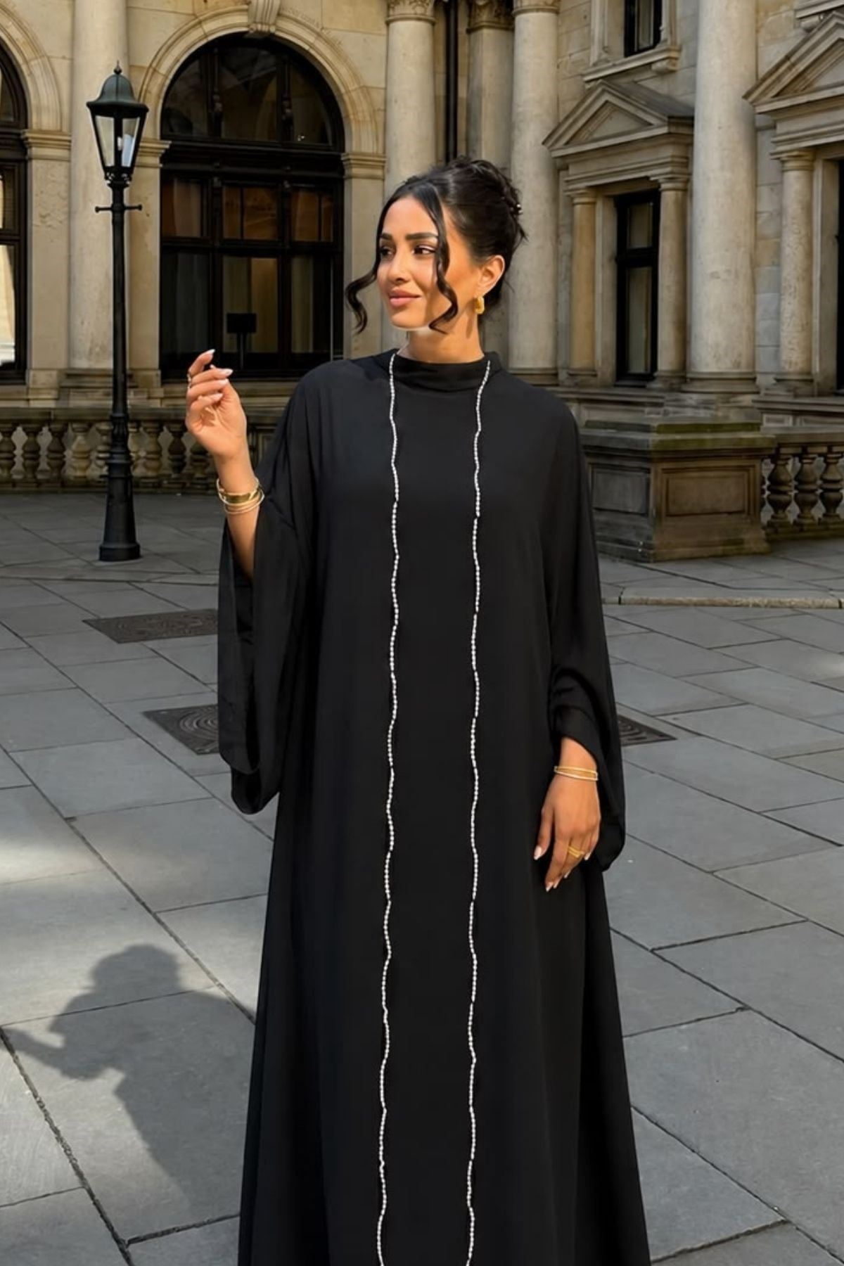 Siyah Gümüş Taş İşlemeli Şık Abaya