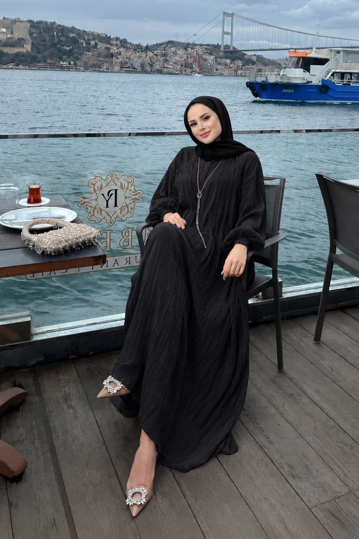 Siyah Lina Kolye Detaylı Elbise