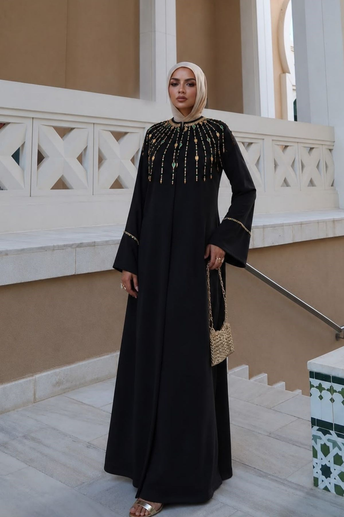 Siyah Renkli Taş İşlemeli Özel Tasarım Abaya