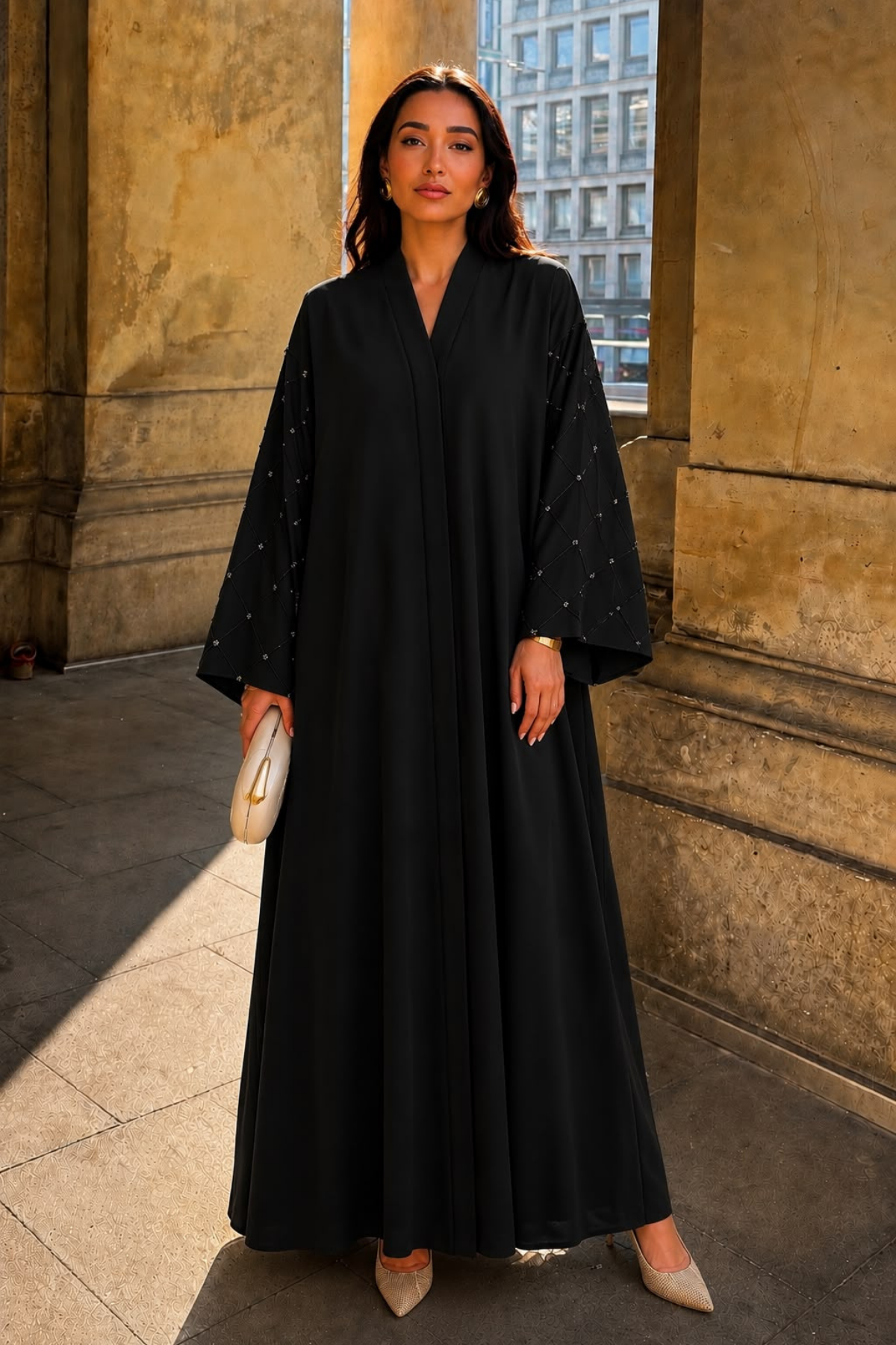 Siyah Taş Detaylı Yarasa Kollu Ferace / Abaya