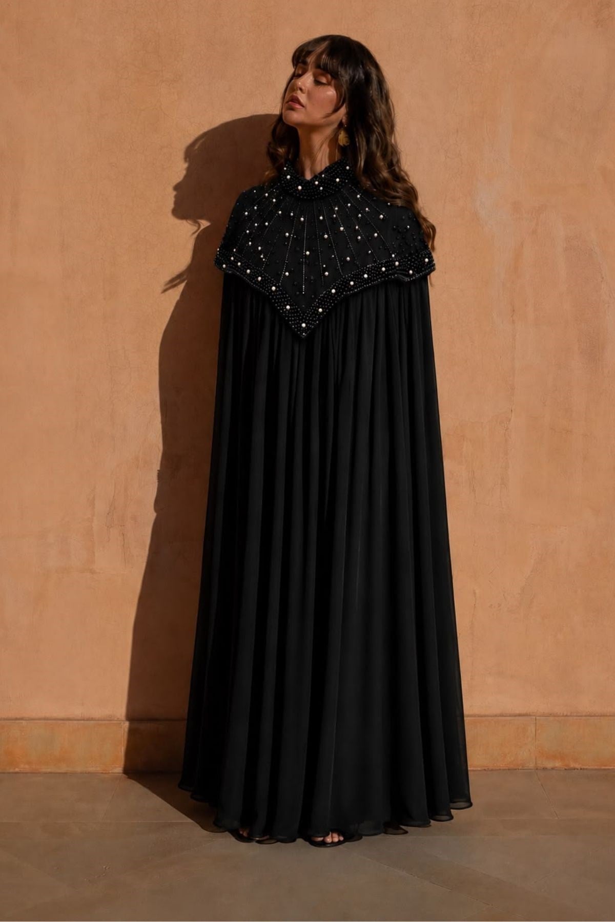 Sultan İnci İşlemeli Şifon Abaya – Siyah