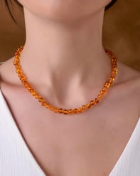 Bal Rengi Kehribar Anne Kolyesi