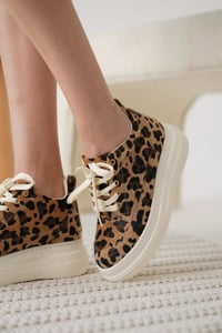 Kadın Gizli Topuk Beyaz Taban Leopar Spor Ayakkabı TR10MS01H