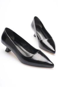 Kadın Siyah Kırışık Rugan Kısa Topuklu Stiletto Ayakkabı TR20MS03C