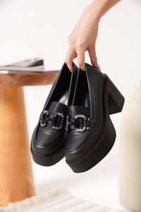 Siyah Gümüş Tokalı Kadın Loafer TR17MS03D