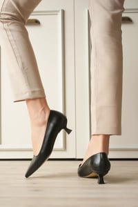 Siyah Kadın Günlük Kısa Topuklu Stiletto Ayakkabı TR20MS03A