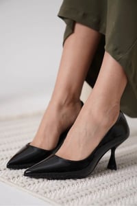 Siyah Rugan Kadın Stiletto TR18MS01A