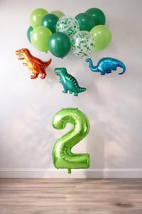 2 Yaş Dinazor Set; Rakam Folyo, 3 Adet Mini Dinazor ve 10 lu Balon