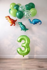 3 Yaş Dinazor Set; Rakam Folyo, 3 Adet Mini Dinazor ve 10 lu Balon