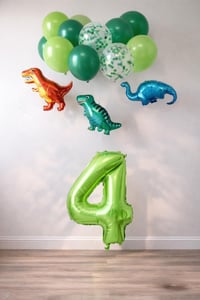 4 Yaş Dinazor Set; Rakam Folyo, 3 Adet Mini Dinazor ve 10 lu Balon