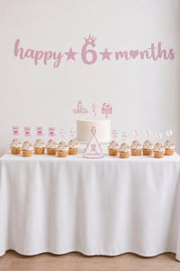 6 Ay Temalı Kız Bebek Parti Seti – Happy 6 Months Banner, Pasta Süsü, Kürdan Süs ve Parti Şapkası Seti Pembe