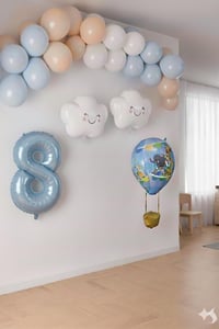 8 Yaş Mavi Gökyüzü Doğum Günü Konsepti