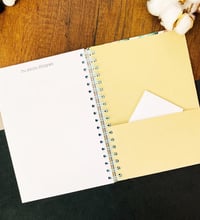 Black Pink Tasarımlı Spiralli Sticker'lı Tarihsiz Konuşan Ajanda Haftalık Planlayıcı Defter