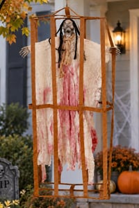 Cadılar Bayramı Askılı Kafesli Korku Figürü Beyaz – Sesli Hareketli Işıklı Halloween Dekoru 90 cm