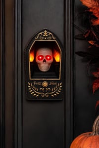 Cadılar Bayramı Işıklı Sesli Kafatası Kapı Zili – Konuşan Halloween Kapı Dekoru