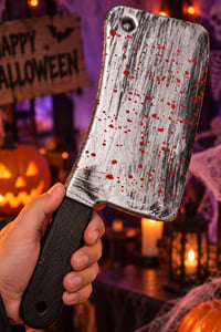 Cadılar Bayramı Kanlı Balta 40 cm – Plastik Halloween Kostüm ve Parti Aksesuarı