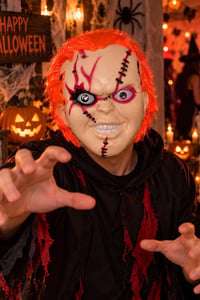 Chucky Maske – Turuncu Saçlı Dikiş Detaylı Cadılar Bayramı Korku Maskesi