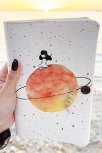 Kitap Kılıfı Ve Metal Ayraç- Satürnlu KIz