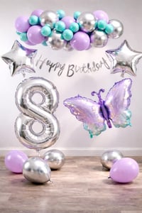 Lila Kelebek Temalı 8 Yaş Doğum Günü Balon Süsleme Seti – Lila Gümüş Parti Dekorasyon Seti