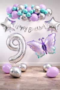 Lila Kelebek Temalı 9 Yaş Doğum Günü Balon Süsleme Seti – Lila Gümüş Parti Dekorasyon Seti