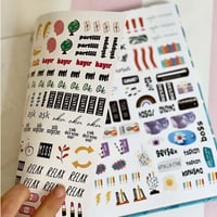 Satürnlü Kız Tasarımlı Spiralli Sticker'lı Tarihsiz Konuşan Ajanda Haftalık Planlayıcı Defter