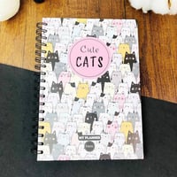 Sevimli Kedi Tasarımlı Spiralli Sticker'lı Tarihsiz Konuşan Ajanda Haftalık Planlayıcı Defter