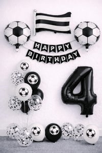 Siyah Beyaz Futbol Temalı 4 Yaş Doğum Günü Balon Seti