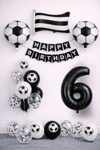 Siyah Beyaz Futbol Temalı 6 Yaş Doğum Günü Balon Seti
