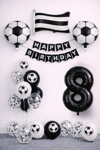 Siyah Beyaz Futbol Temalı 8 Yaş Doğum Günü Balon Seti