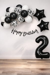 Siyah Konsept 2 Yaş Doğum Günü Kutlama Seti; Beyaz Siyah Konfetili Balon, Rakam Yıldız Folyo ve Banner
