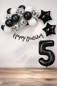 Siyah Konsept 5 Yaş Doğum Günü Kutlama Seti; Beyaz Siyah Konfetili Balon, Rakam Yıldız Folyo ve Banner