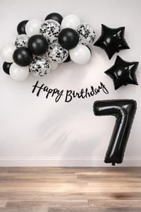 Siyah Konsept 7 Yaş Doğum Günü Kutlama Seti; Beyaz Siyah Konfetili Balon, Rakam Yıldız Folyo ve Banner